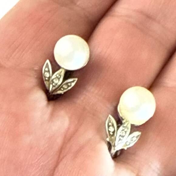 Vintage Faux Pearl Clip-On Earrings Leaf Design Art Deco Style Costume Jewelry - Picture 4 of 12